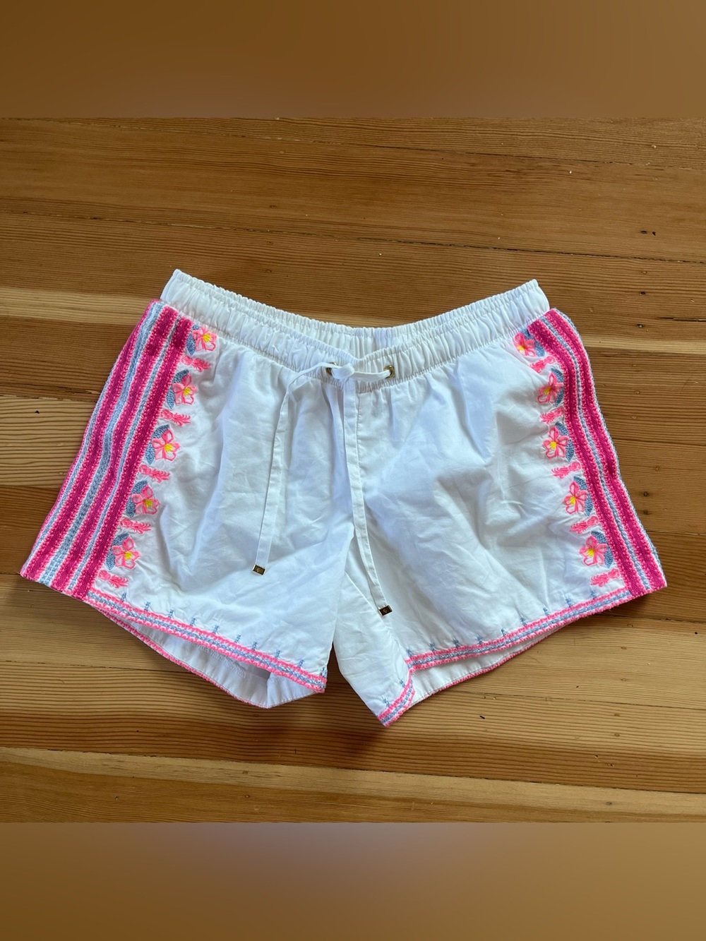 Lilly Pulitzer low rise embroidered beach shorts